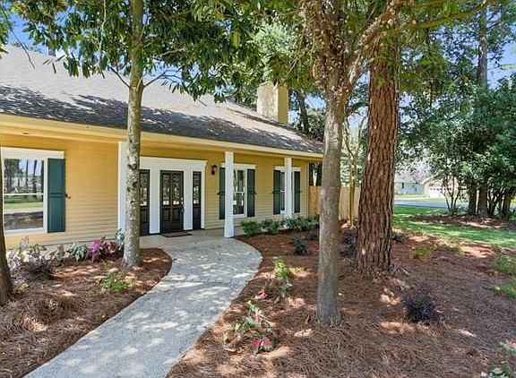 3rd image of 606 Beau Chene Dr