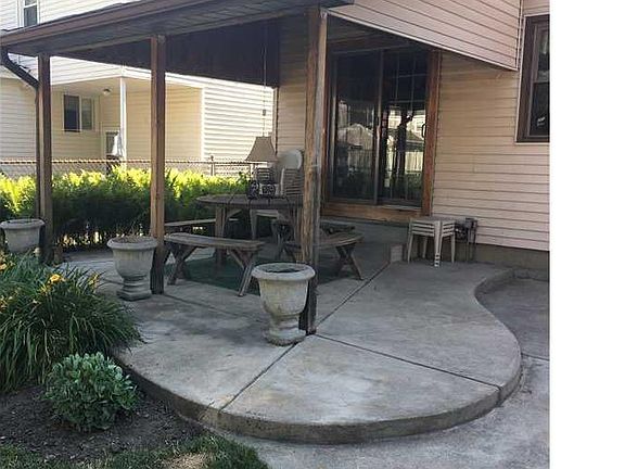 3rd image of 230 Brookside Dr