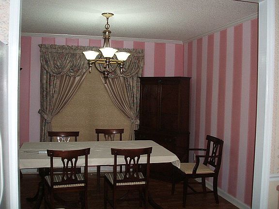 3rd image of 370 Horse Shoe Dr