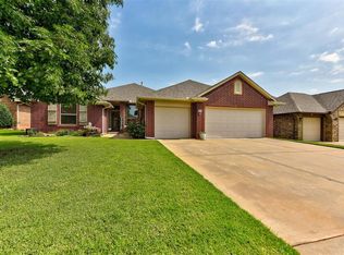 2713 SE 39th St, Moore, OK 73160