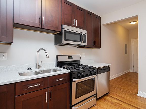 3rd image of 4905 W Cuyler Ave #3