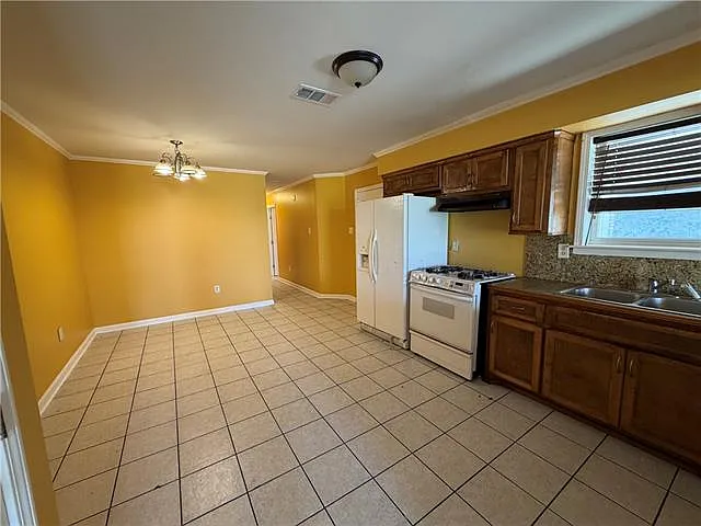 511 E Genie St — Photo 5