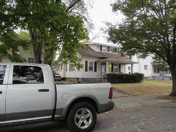 2nd image of 26 W Bruce Ave