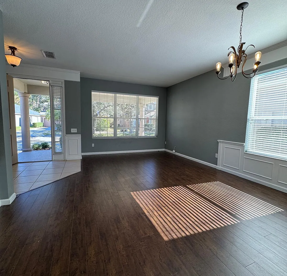 3 bed, 2190 sqft, $2,875 — Photo 3