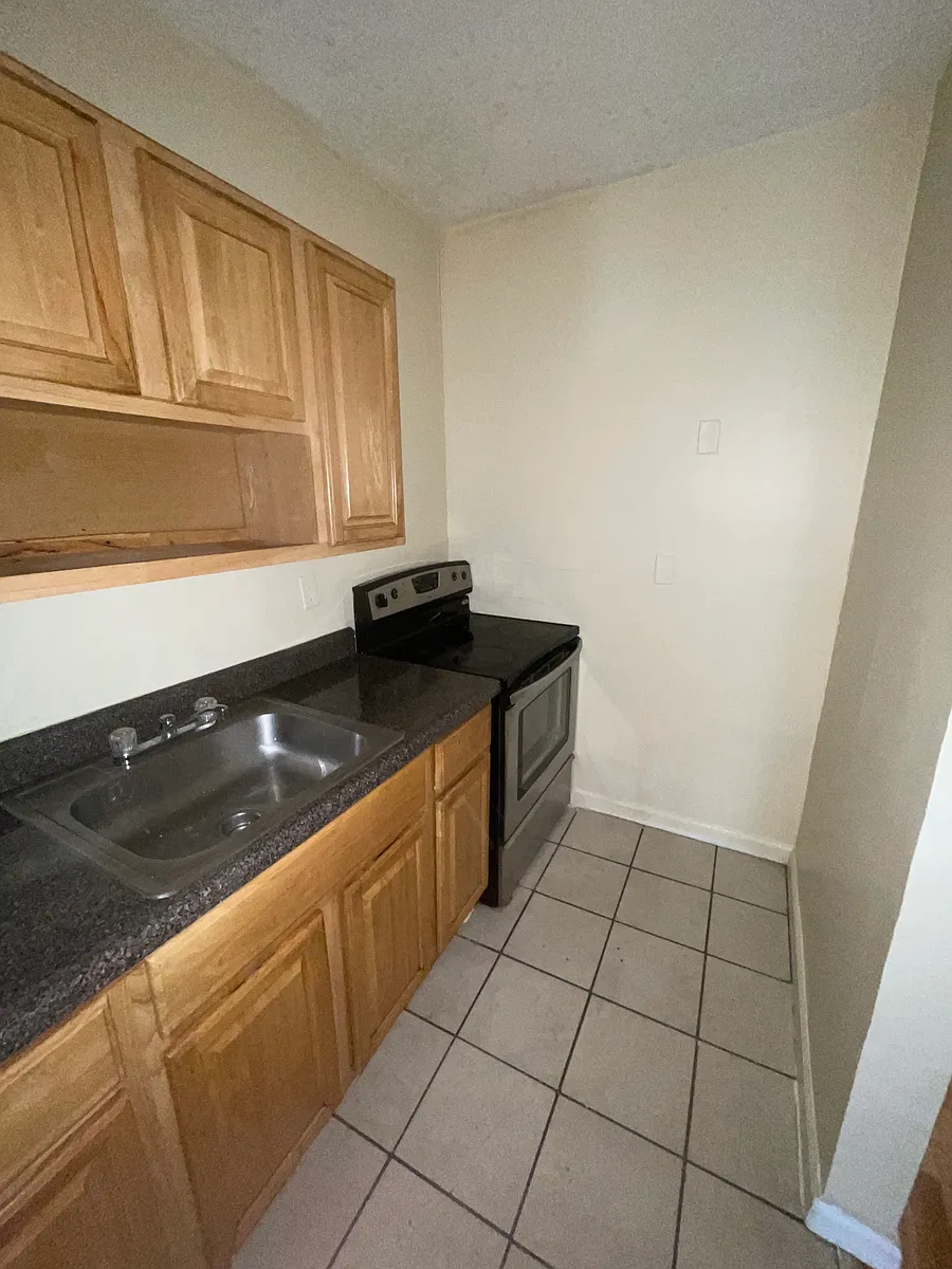 Building Photo - 47 Bedford St #C