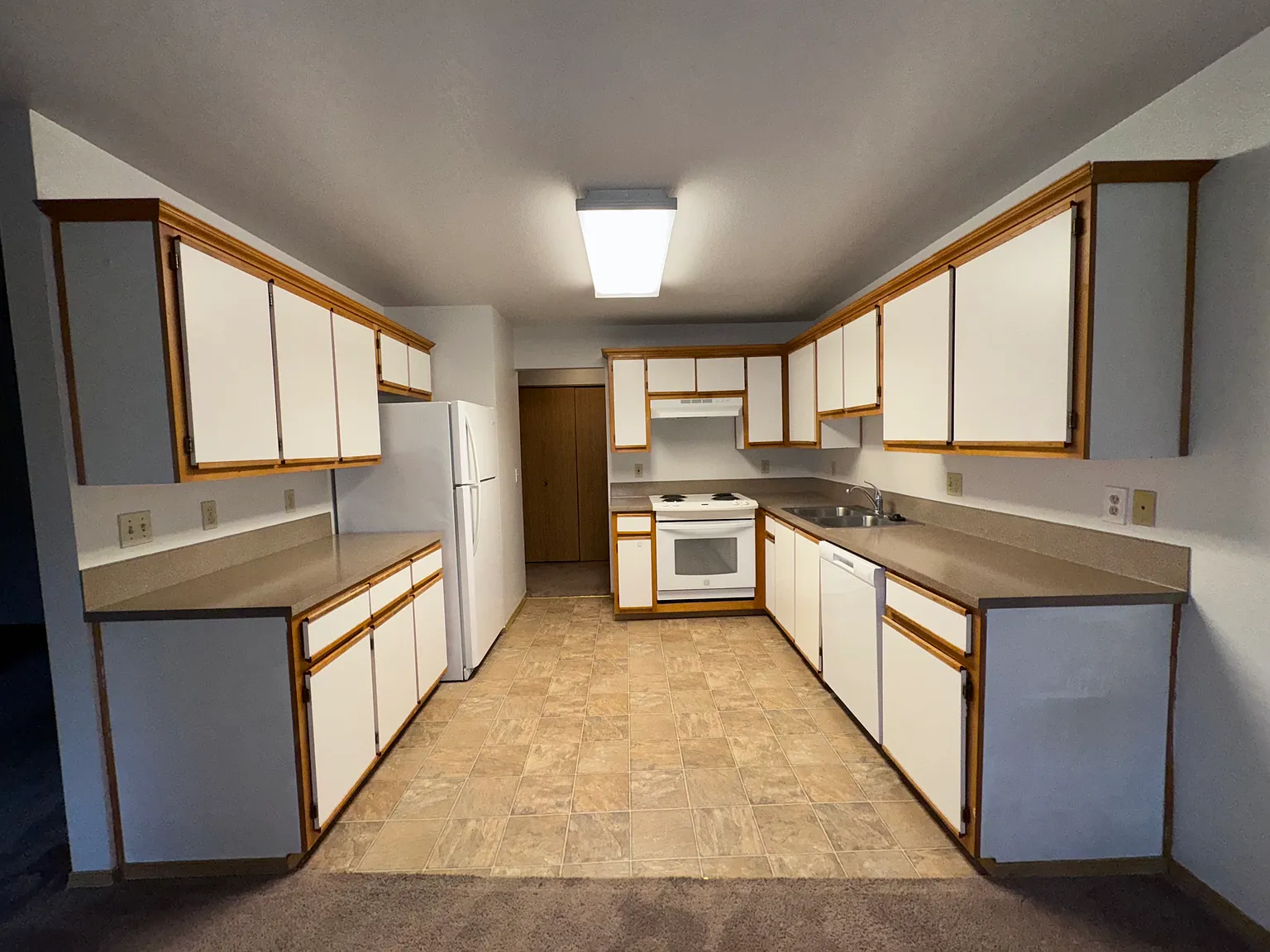 2 bed, 1000 sqft, $1,775 — Photo 3