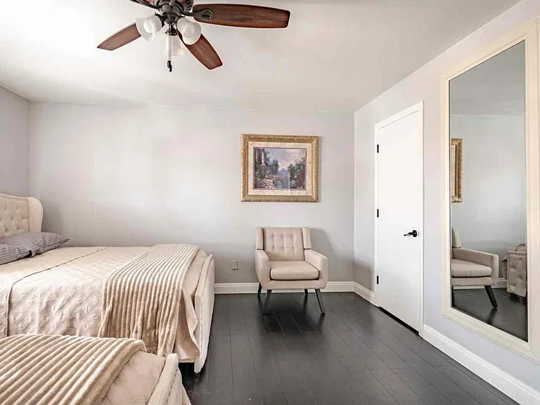 Strawberry Cream Ct — Photo 23