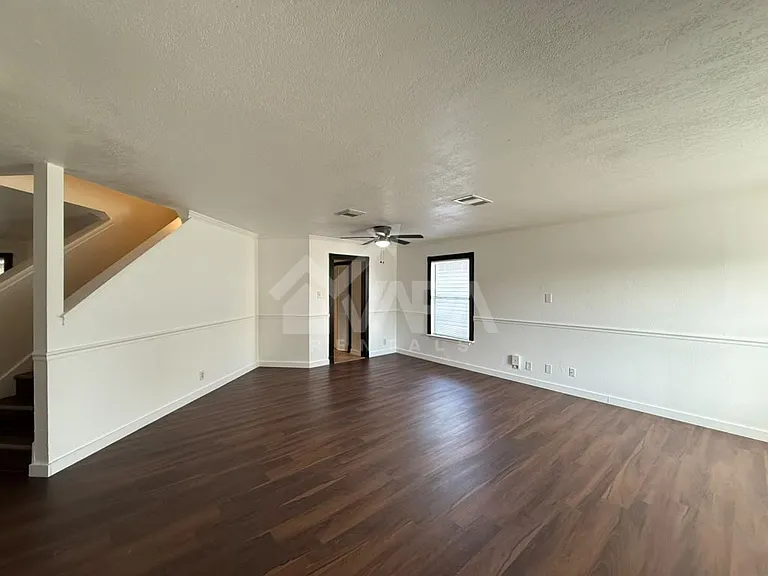 9666 Green Plain Dr — Photo 3