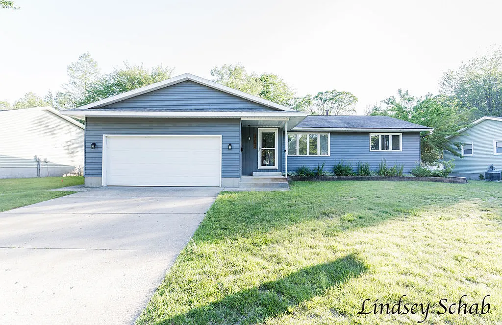 3 bed, 2195 sqft, $2,395 — Photo 1