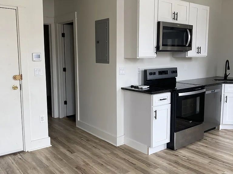 11 E Walnut St #3 — Photo 6