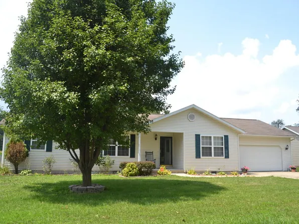 312 Randolph Dr, Centralia, IL 62801