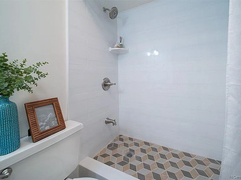 555 University Ave #603 — Photo 13