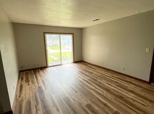 730 Russell Rd APT 6, Waterloo, IA 50701