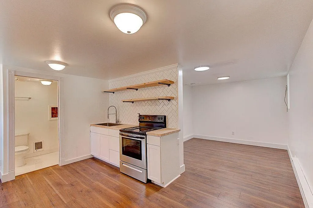 232 N 200 W — Photo 3