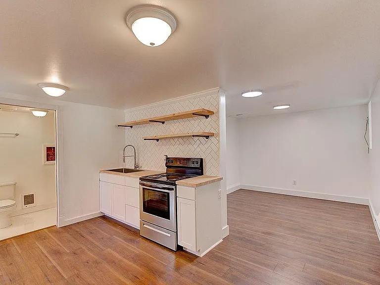 232 N 200 W #12 — Photo 3