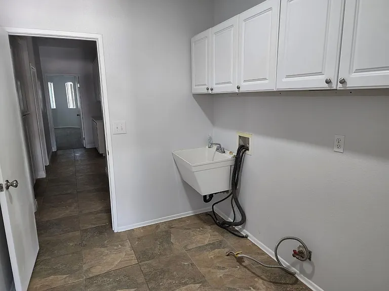 1738 Shane Ln — Photo 23