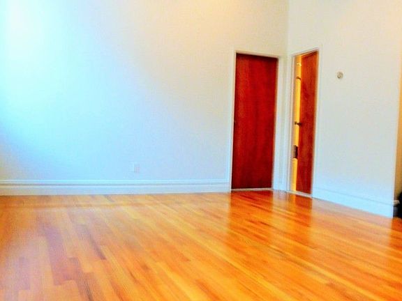 4th image of 296 Nassau Ave APT 1M