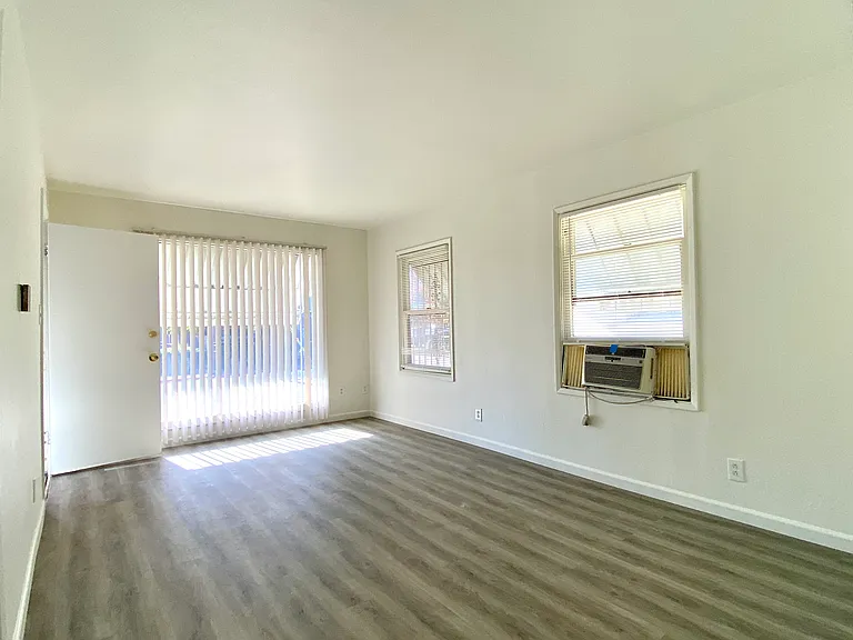 529 E Pine St — Photo 4