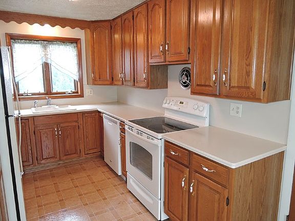 5th image of 12 Hillside Dr
