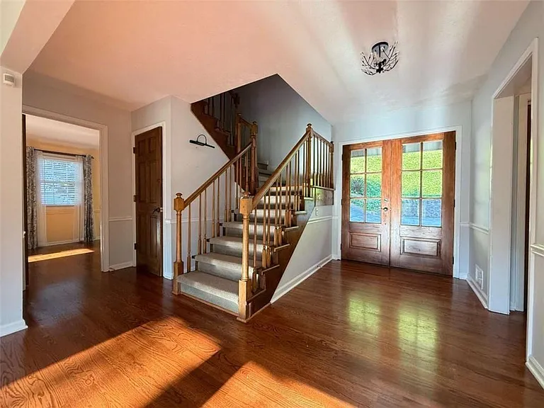 8710 Mount Rushmore Dr — Photo 2