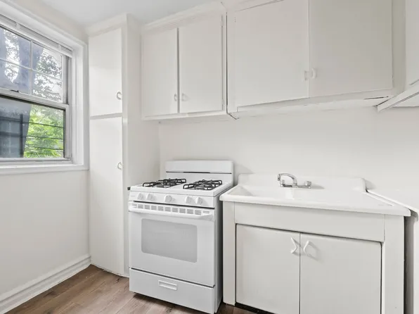 601 East 19th Street 3O image 3 of 8