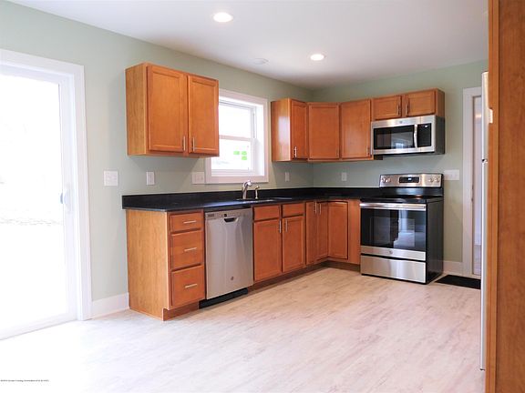 5th image of 705 Cumberland Dr