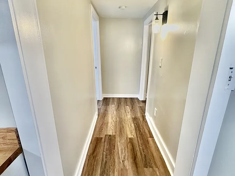 618 E Vine St — Photo 15