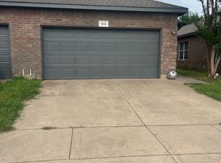 918 Walnut St, Burleson, TX 76028