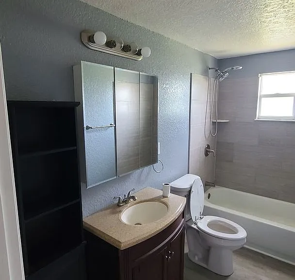 720 W Tropicana Ct — Photo 12