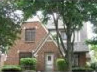 26571 Meadowood Ct N, Lathrup Village, MI