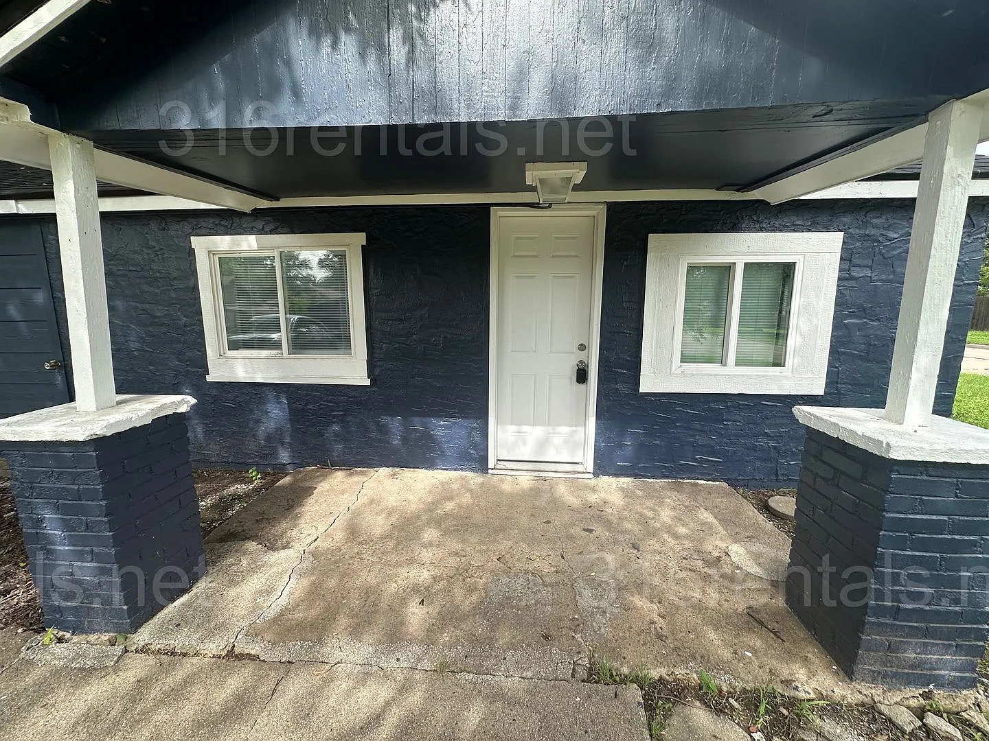 $849 - 2 bed 1 bath - Single Family Home — Photo 2
