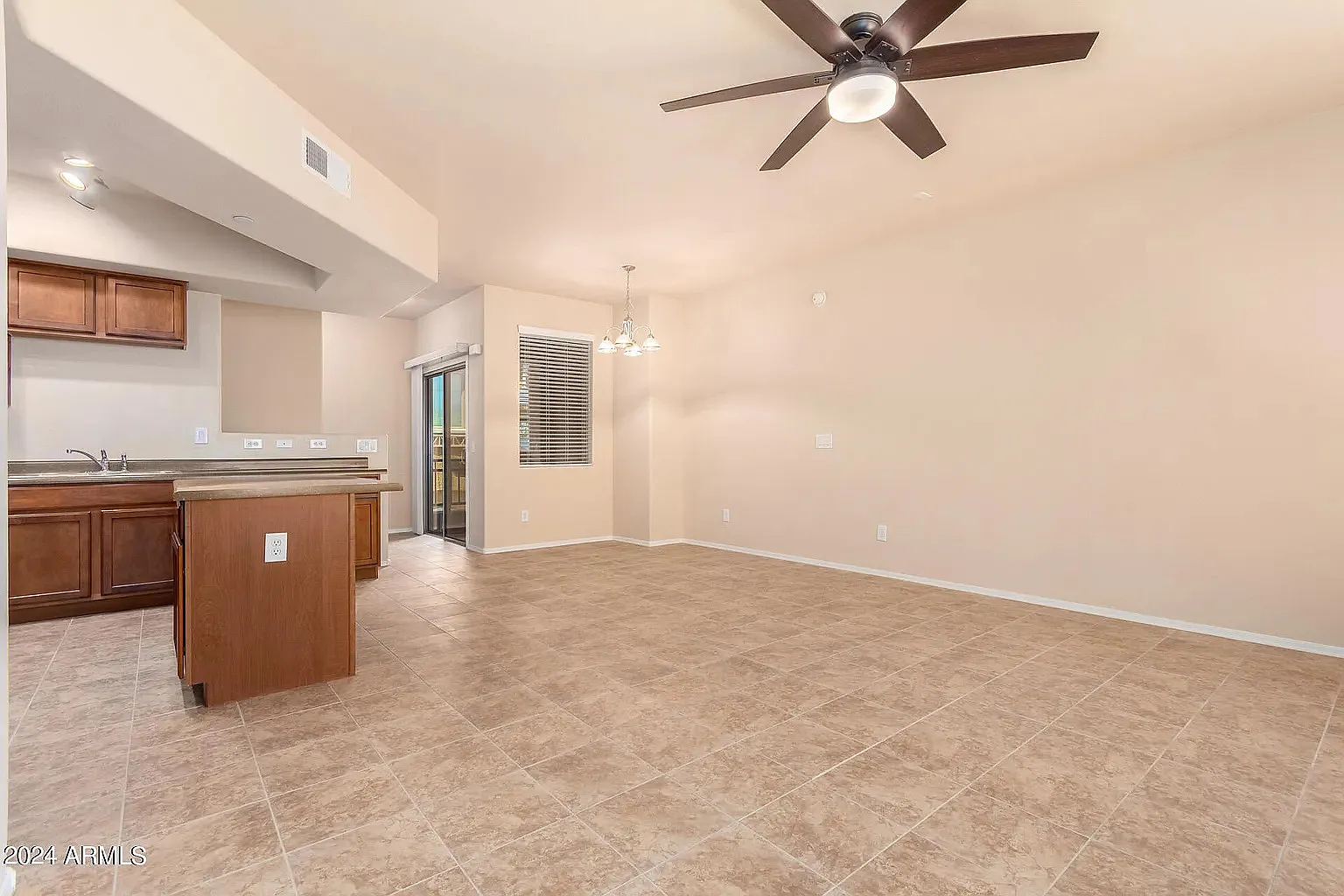 2 bed, 1100 sqft, $2,100 — Photo 2