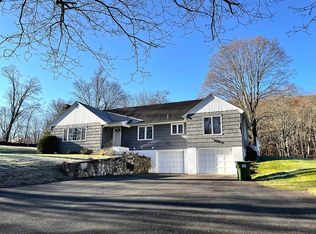 11 Tackora Trl, Ridgefield, CT 06877