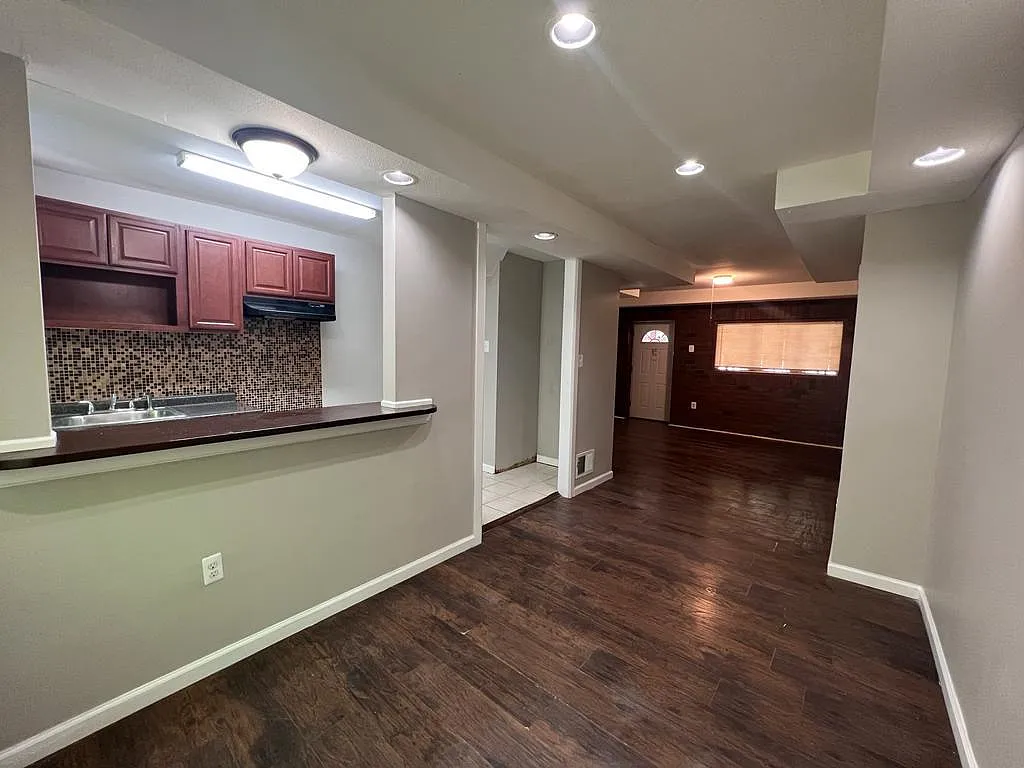3 bed, 960 sqft, $1,400 — Photo 3