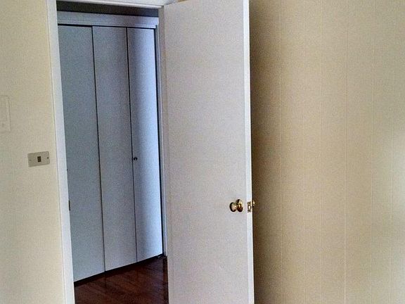 3rd image of 1807 Meadowlake Dr