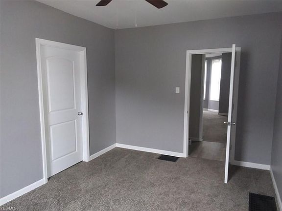 5th image of 202 Marion St