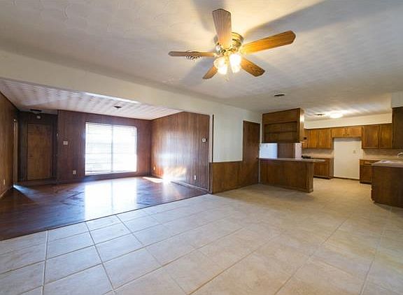 4th image of 520 Lakeside Dr