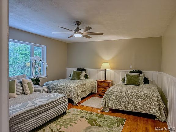 3rd image of 1002 Rosedale Dr