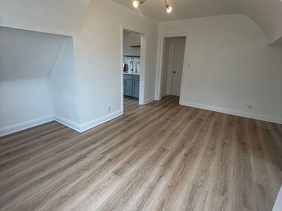 2nd image of 69 Bank St Floor 2