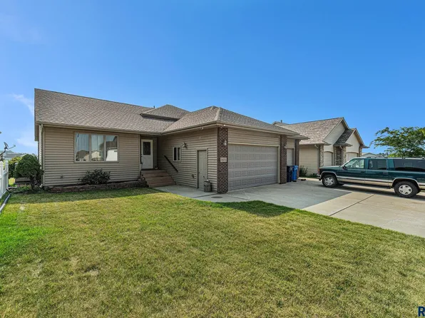 3104 N Galaxy Ln, Sioux Falls, SD 57107