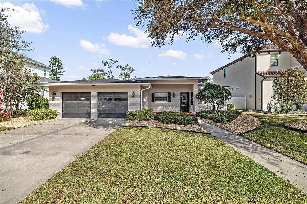 3 bed, 3.0 bath, 2173 sqft, $6,700 — Photo 1