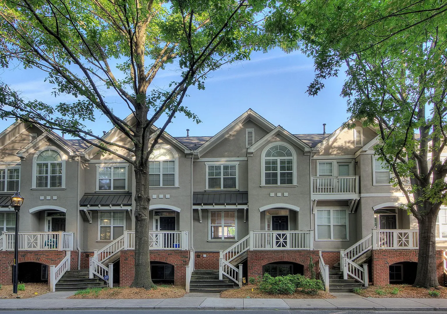 Looking for a rental home in the heart of the 3rd ward in Uptown Charlotte? — Photo 1