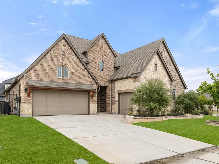 500 Samaritan Dr — Photo 3