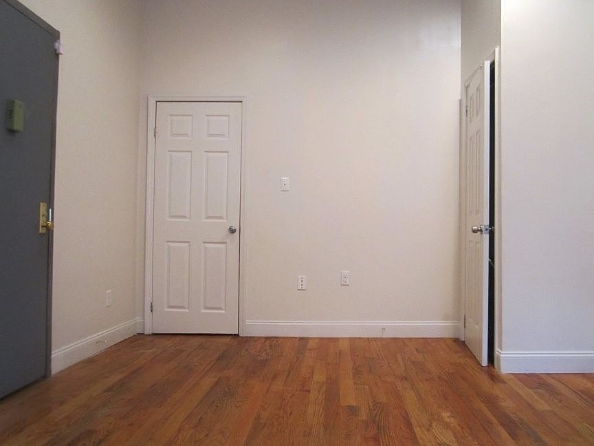 2nd image of 1064 Grant Ave APT 2