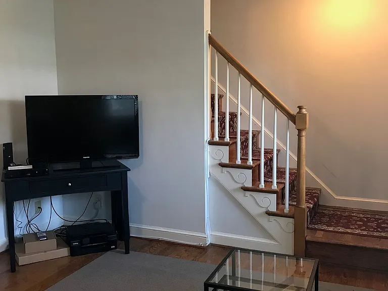 631 N Oakland St — Photo 3