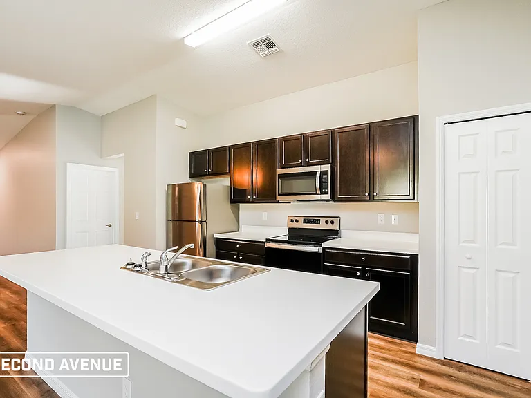 3201 29th St SW — Photo 4