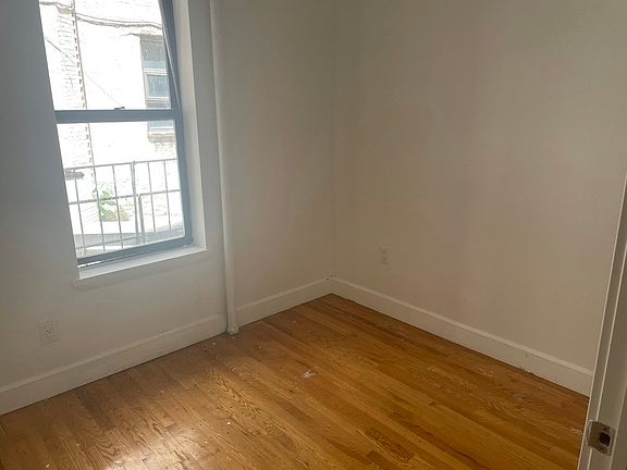 4th image of 435 Grand Ave APT 1E