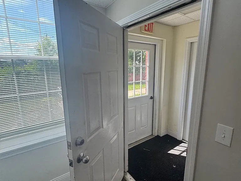 2 Pleasant St — Photo 10