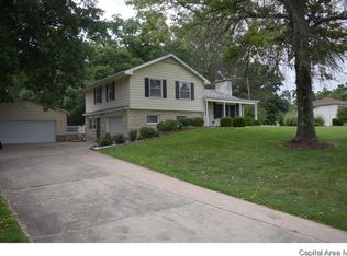 1579 Sandusky Rd, Jacksonville, IL 62650