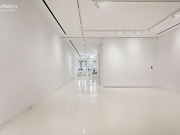 4th image of 9 N Moore St APT 1